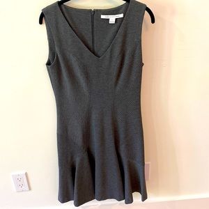 DVF grey fitted stretch jumper beautiful detail fluted skirt long zipper 6 basic